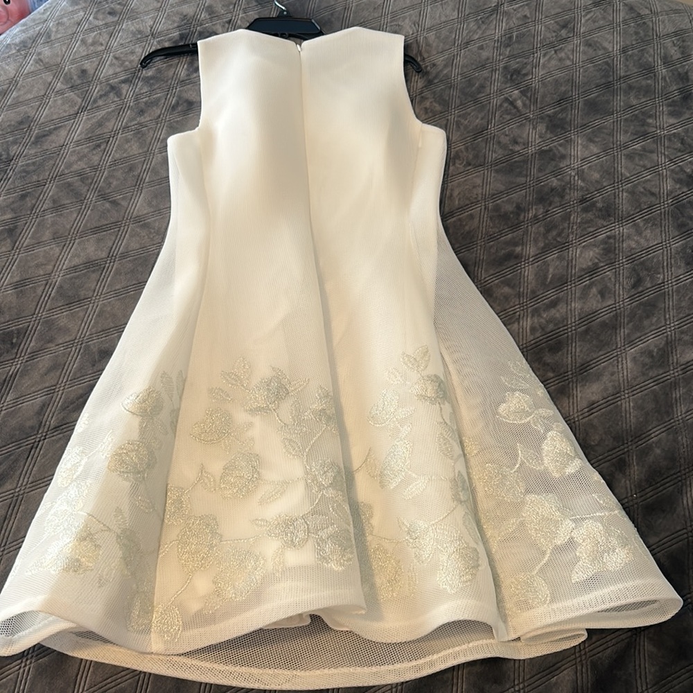 Size 8 - Picture 2 of 2